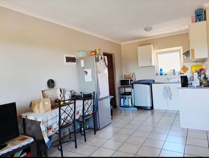 2-Bedroom Apartment To Rent in Klein Drakenstein with balcony and 24-hour security.