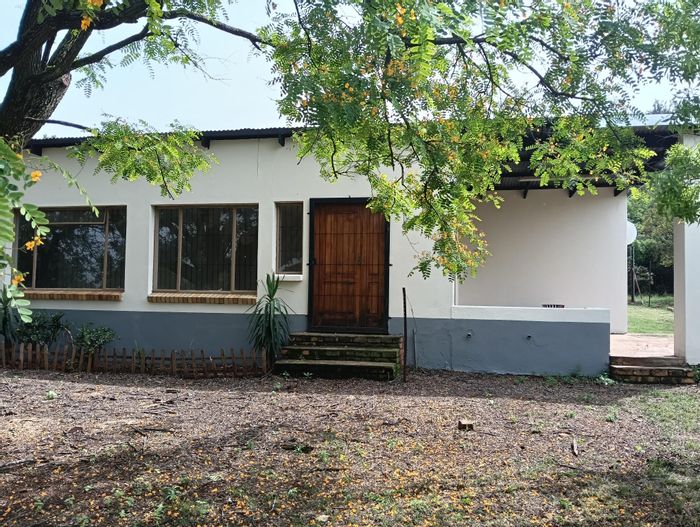 House To Rent in Kleinfontein AH: 3 Bedrooms, secure parking, nature surroundings.