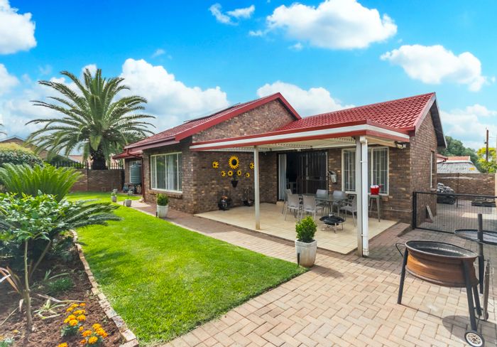 3-Bedroom House for Sale in Die Hoewes with Double Garage and No Loadshedding.