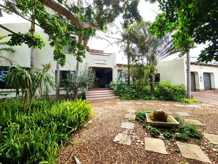 For Sale: Spacious Noorsekloof house with pool, flatlet, and golf course access.