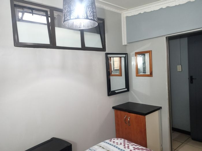 House To Rent in Montclair: Secure gated home, close to amenities, prepaid utilities.