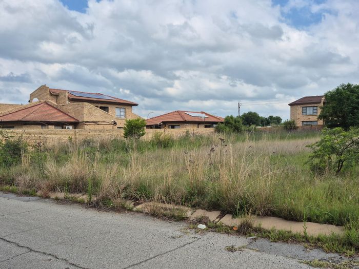 Vacant Land Residential in Parys Central For Sale: Borehole, Koepel Views, 1231 m².