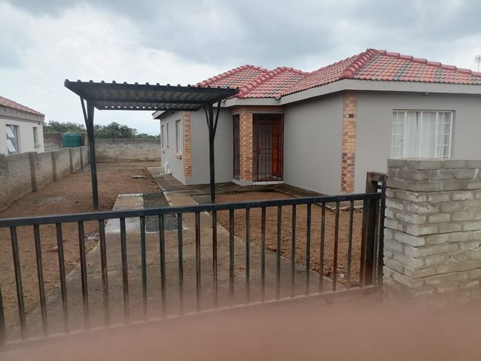 House for Sale in Mogwase Central: 3 Bedrooms, garden, secure parking, close to amenities.