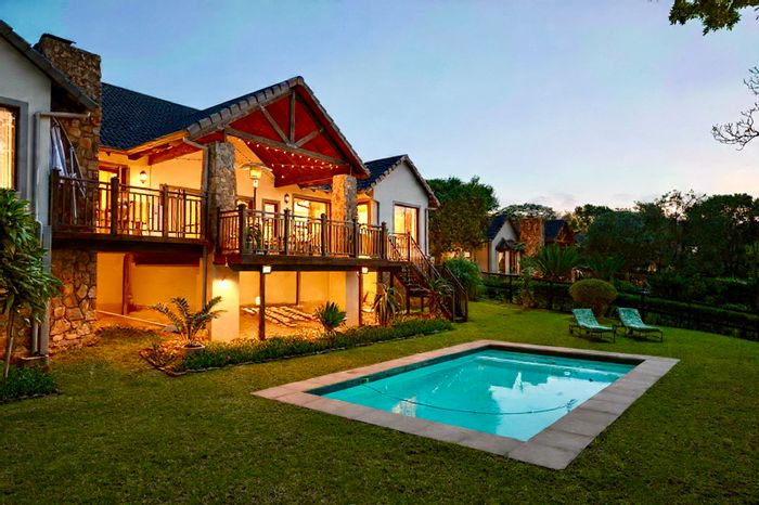 Kirtlington Park House For Sale: Pool, gardens, equestrian facilities, and expansive views.