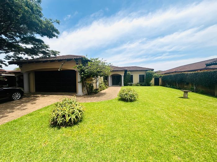 For Sale: House in Umhlali Golf Estate with pool, bar, and club access.