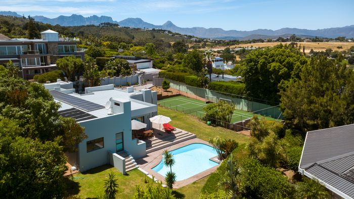 For Sale: Spacious 5-bedroom house in Helderberg Estate with tennis court and flatlet.