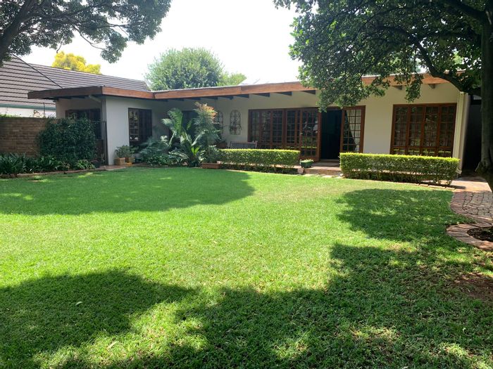 For Sale: House in Clubview with solar power, flatlet, and spacious garden.