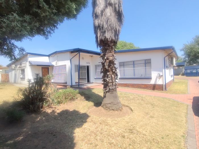 For Sale: Spacious Trichardt house with 3 beds, 2 baths, large garden.