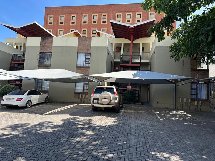 Townhouse for Sale in Nelspruit Central: Gated complex, secure parking, close to CBD.