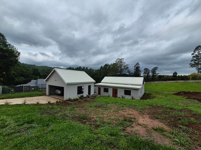 For Sale: House in Worlds View with 3 bedrooms, double garage, and open-plan living.
