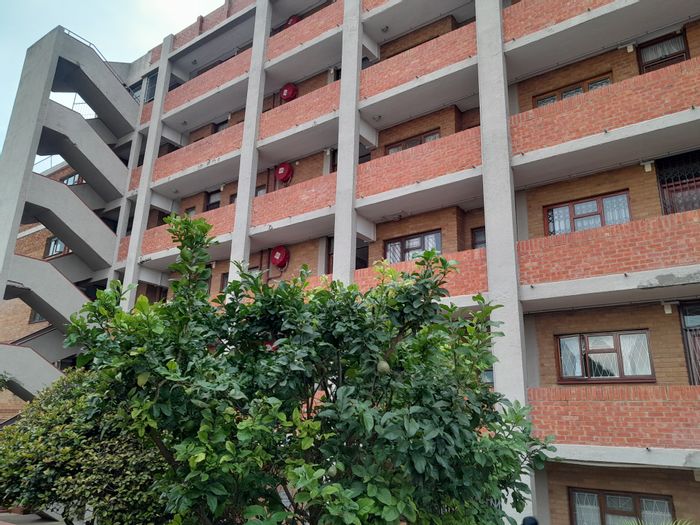 2-Bedroom Apartment To Rent in Penford with Balcony and Secure Parking.