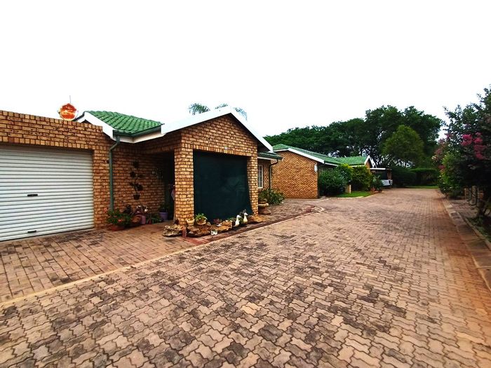 For Sale: Townhouse in Aventura Warmbaths with communal garden and secure living.