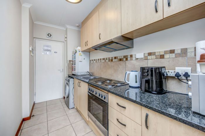 Douglasdale Apartment For Sale: 1 bed, pool, restaurants, and care services nearby.