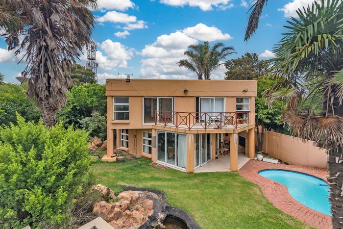 For Sale: Spacious Noordheuwel house with pool, study, and ample parking.