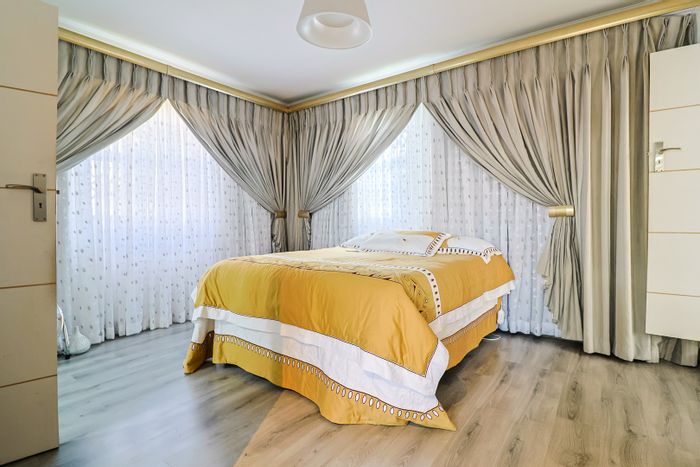 Cottage To Rent in Walkerville Central: 1 bed, pool, garden, and parking.