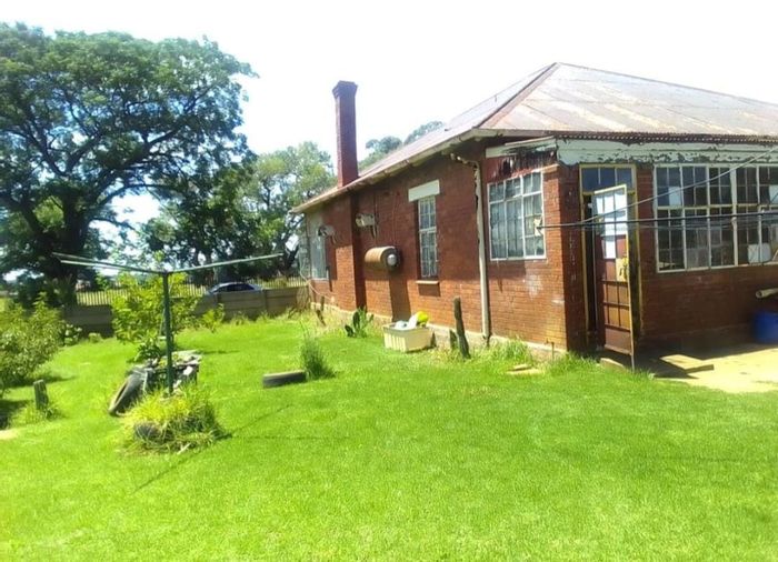 Dunnottar House For Sale: 4 Bedrooms, large yard, potential for extensions and renovations.