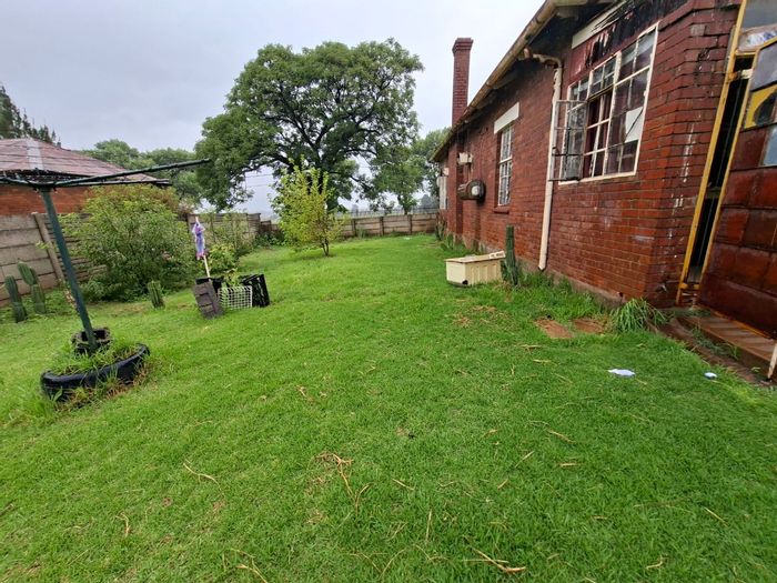 Dunnottar House For Sale: 4 Bedrooms, large yard, potential for extensions and renovations.