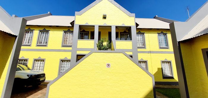 For Sale: 3-Bedroom Townhouse in Louis Trichardt Central with pool and borehole water.