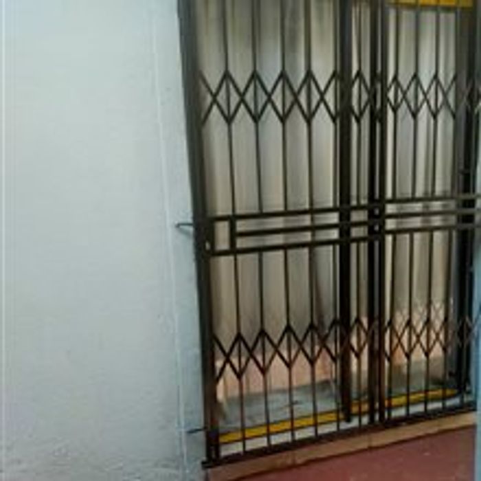 Naturena Apartment To Rent: 1 Bed, prepaid electricity, water included, covered parking.