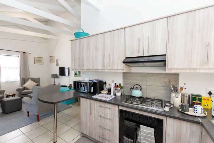 House for Sale in Velddrif Central: 2 bedrooms, indoor braai, close to amenities.