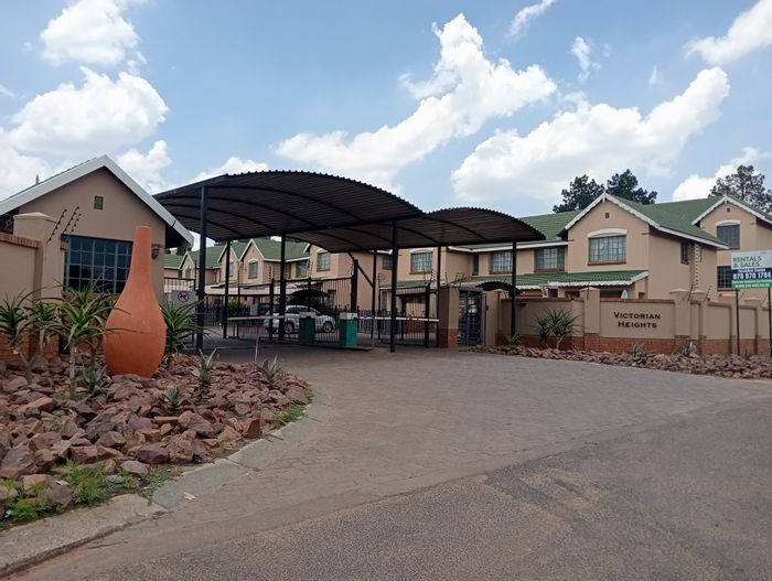 Flat to rent in Reyno Ridge: 2 beds, prepaid meter, carport parking included.