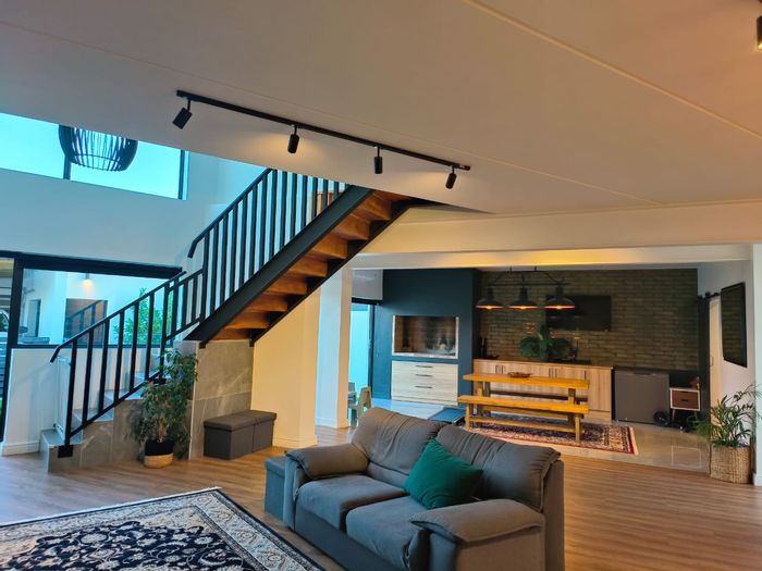 Goedehoop House To Rent: Spacious, pet-friendly with solar power and indoor braai.