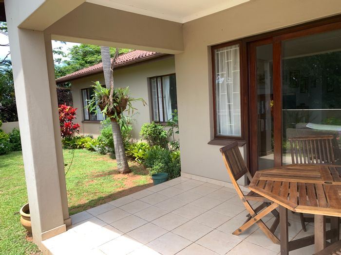 Ballitoville Townhouse For Sale: Spacious 3-bed, near shopping, schools, and hospitals.