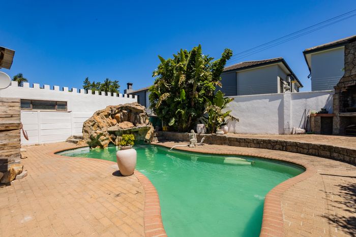 For Sale: 7-bedroom house in Protea Heights with rental income potential and amenities.