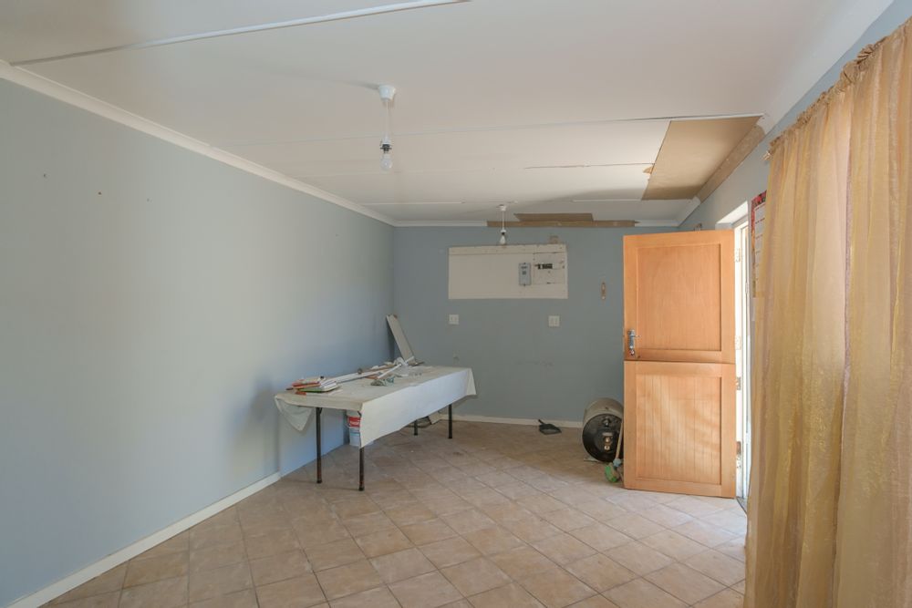 Lounge & kitchenette Granny flat