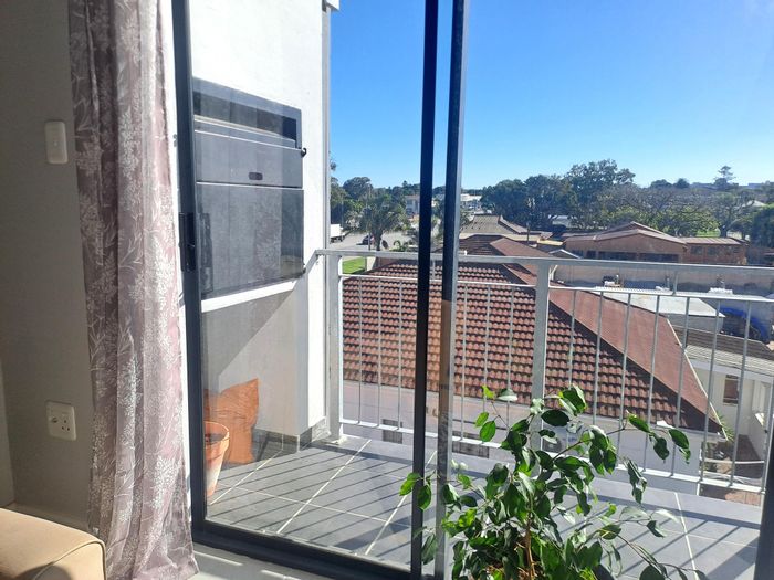 Walmer Apartment For Sale: 2-bed, balcony braai, secure complex, near airport.