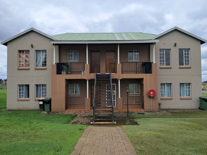 For Sale: 2-bedroom apartment in Cashan with balcony, workspace, and secure parking.