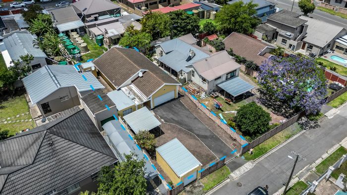 Cambridge House For Sale: 4 beds, granny flat, offices, income potential.