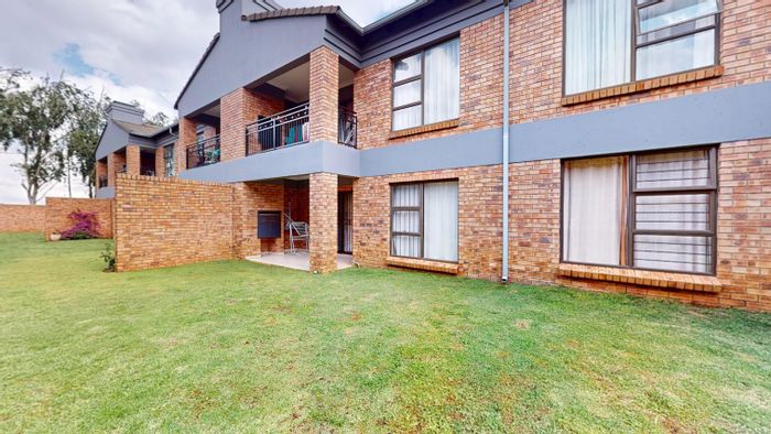 Ravenswood Townhouse For Sale: 2 beds, pool, braai area, secure living.