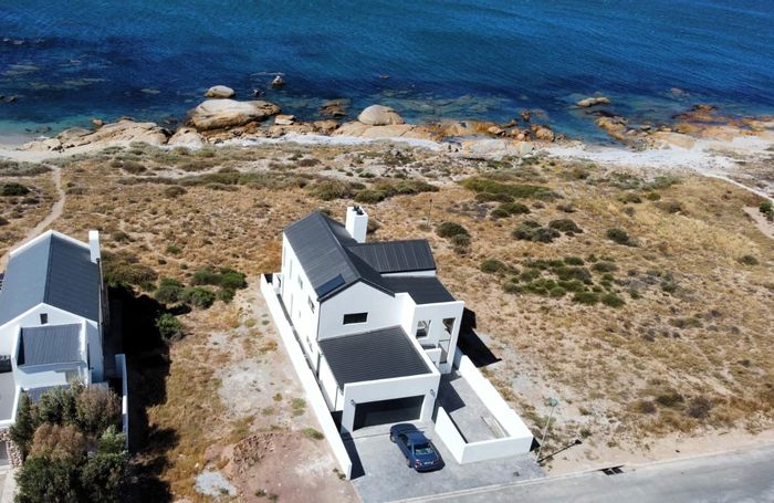 For Sale: House in St Helena Views with sea views, 3 beds, and braai area.