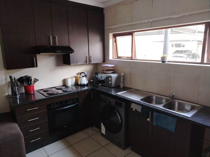Helderwyk Flat To Rent: 2 Bedrooms, Gym, Security, Near Carnival Mall.
