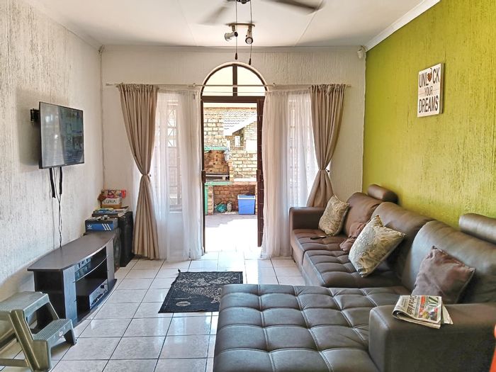 For Sale: Arboretum Townhouse with 3 bedrooms, study, carport, and low-maintenance garden.