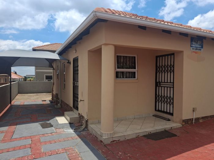 3-Bedroom House For Sale in Mamelodi East with backyard, study, and carport.