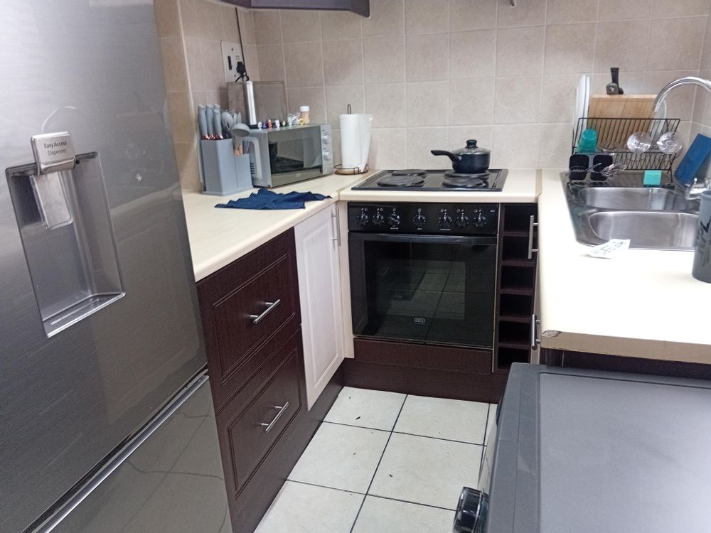 Fully fitted kitchen