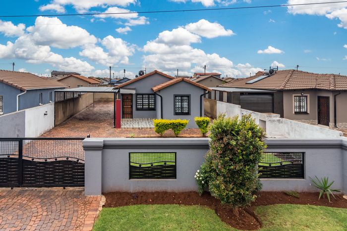 3-Bedroom House in Protea Glen For Sale with Carport and Paved Yard.