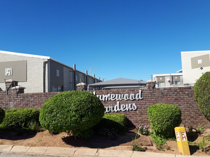 Humewood Apartment To Rent: Ground-floor unit with private braai area and parking.