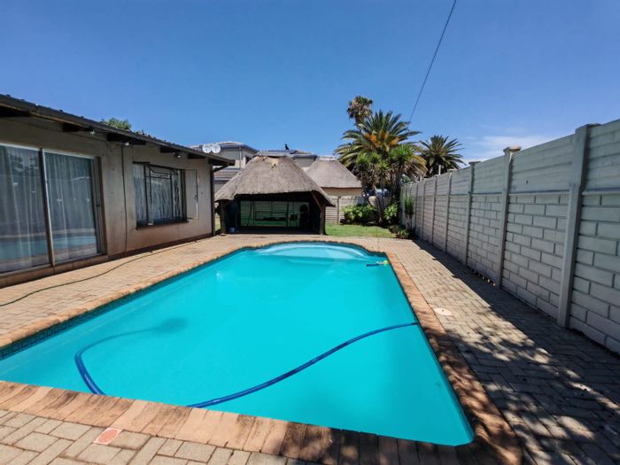4-Bedroom House with Pool, Lapa, and Garage in Sasolburg Ext 12 For Sale