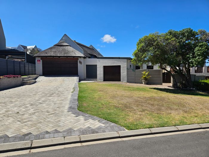 Coastal house in Stilbaai Wes for sale, near Goukou Estuary, with garages.