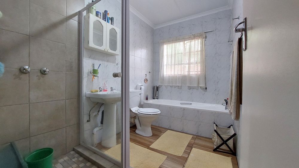 Full shared bathroom