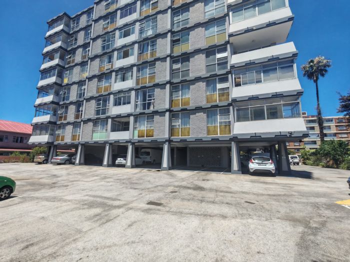 Spacious Richmond Hill apartment for sale with enclosed balcony and secure parking.