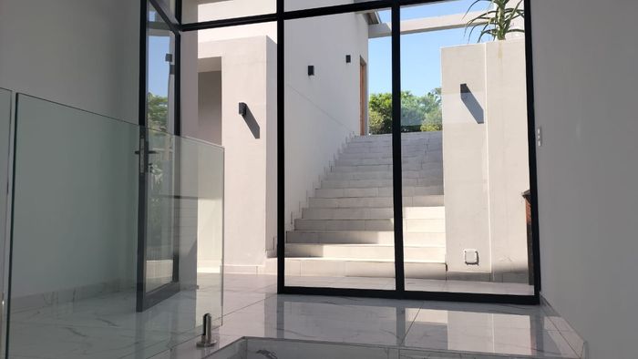 For Sale: House in Palm Lakes Estate with 4 beds, clubhouse, and scenic views.