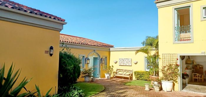 Lower Robberg House To Rent: 5 bedrooms, ocean views, inverter, flatlet, garden.