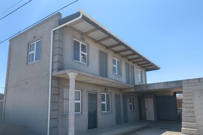 Bongweni Apartment For Sale: 7-unit block, investment potential, flexible design options.