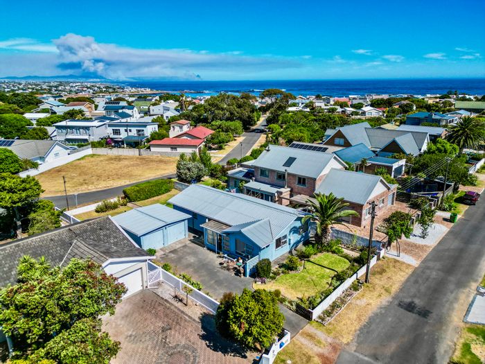 Vermont House For Sale: 3 beds, dual-street access, ideal for families or rentals.