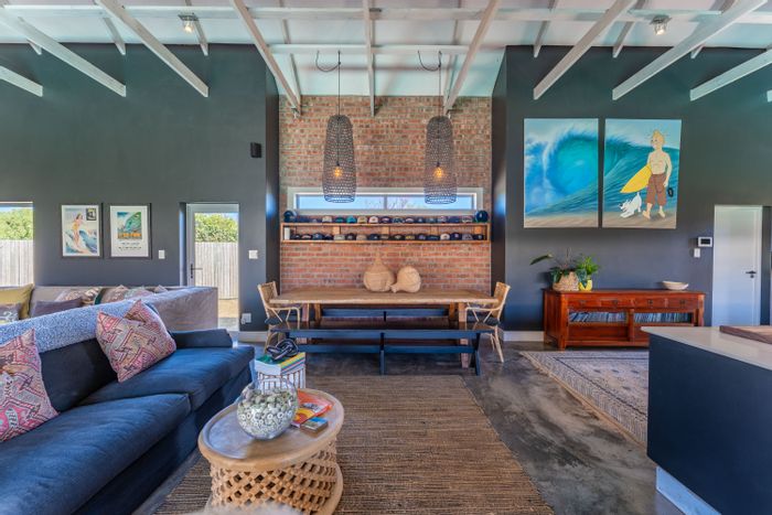 Cape St Francis Central House For Sale: Pool, deck, garage, and coastal living.