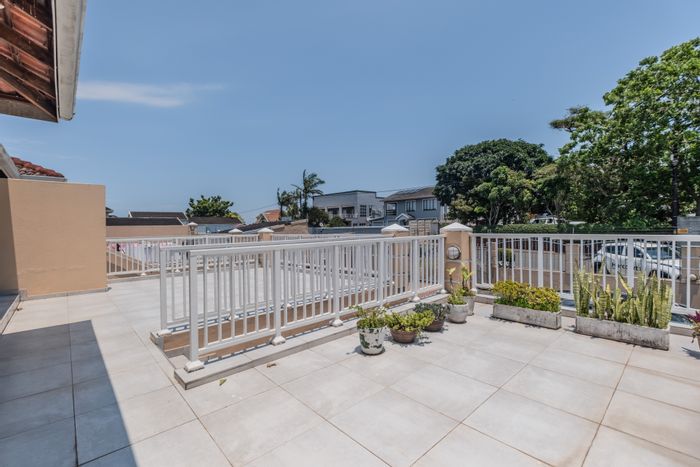 Park Hill Townhouse For Sale: 3 bedrooms, secure complex, outdoor space, sea views.